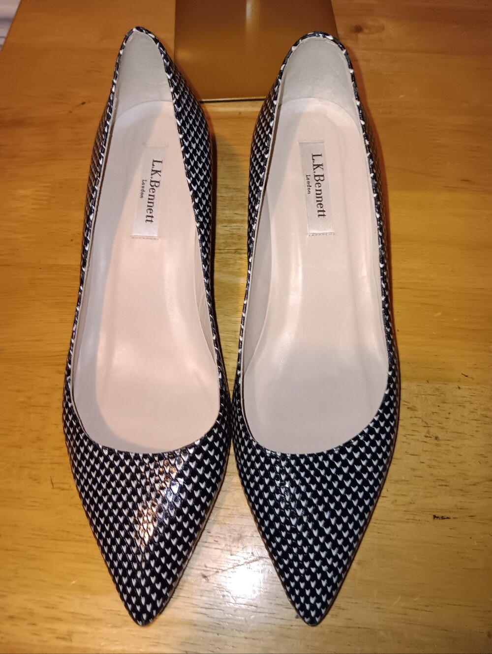 LK Bennett Leather Black and White Pointed Toe Flats Size 39